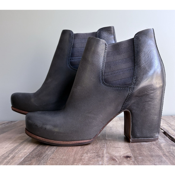 KorkEase Shirome Leather Ankle Booties US 8.5 Gray Block Heels Chelsea Pull-On - Picture 1 of 12